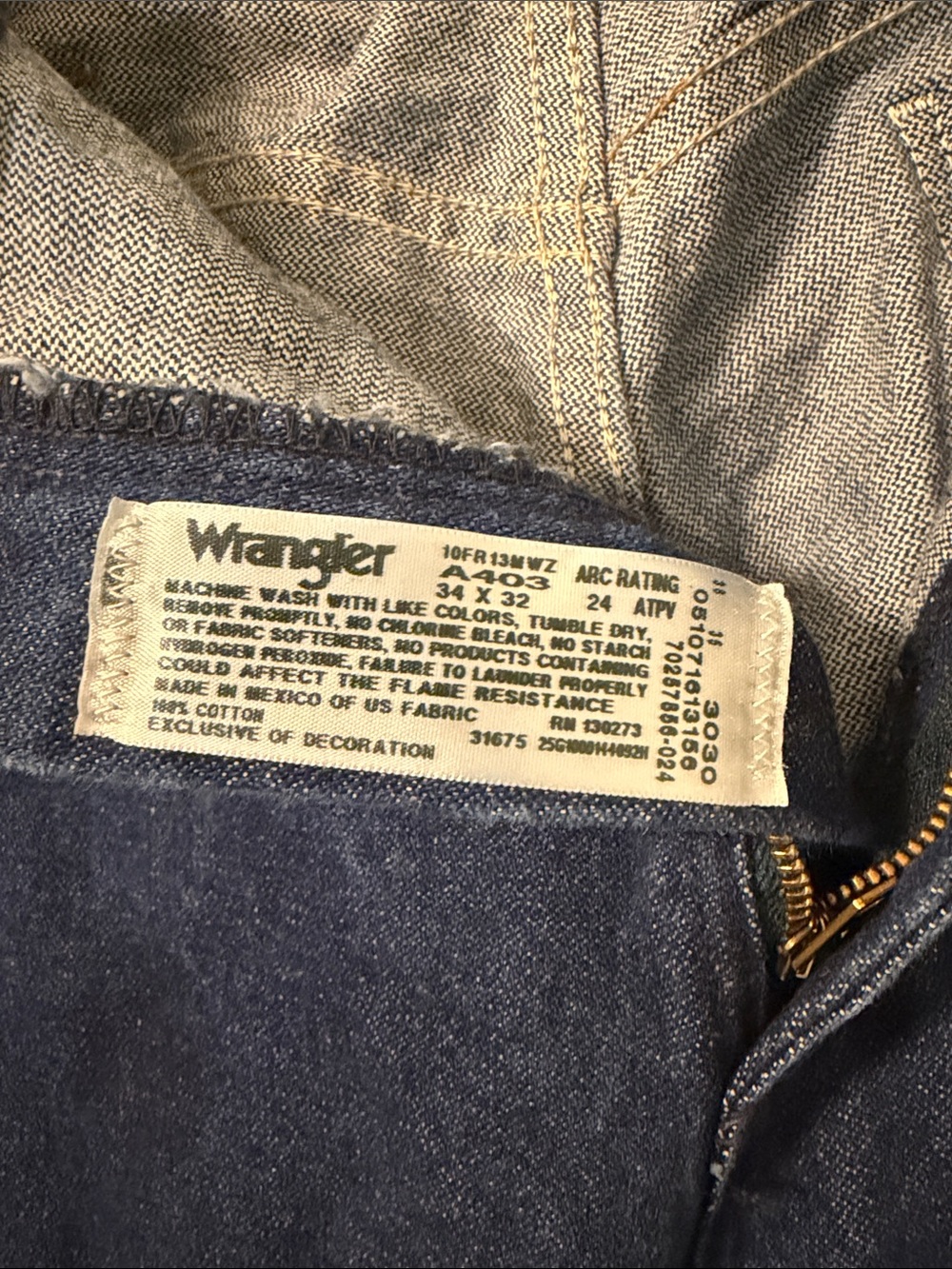 Wrangler Men’s Relaxed Jeans in Dark Blue with Gold Stitching